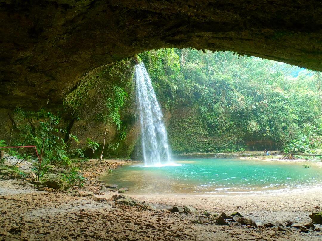 Charco Azul, la resplandeciente cascada escondida en Mesetas